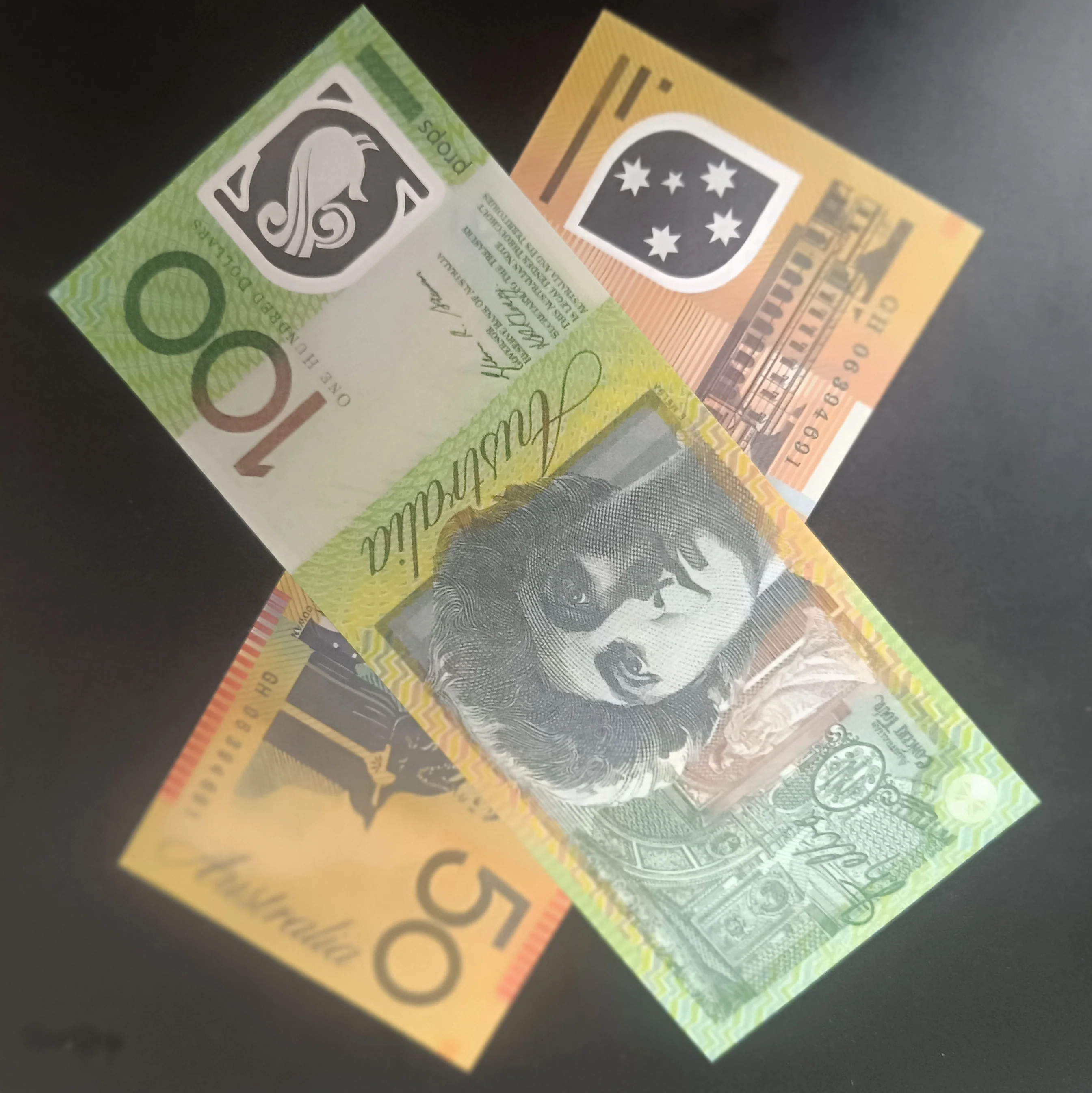 Overlapping Australian $100 and $50 prop notes
