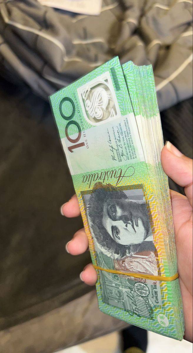 Banded bundle of Australian $100 prop notes